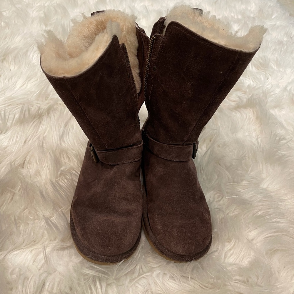 Girls Ugg’ chocolate Magda